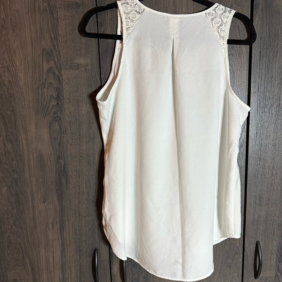 Van Heusen Tops - Van Heusen white/cream‎ tank top size L C26